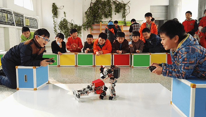機(jī)器人搏擊賽走進(jìn)徐州公園巷小學(xué)，孩子們的福音來了！